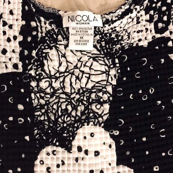 Women’s Black and White tank. - Picture 5 of 5